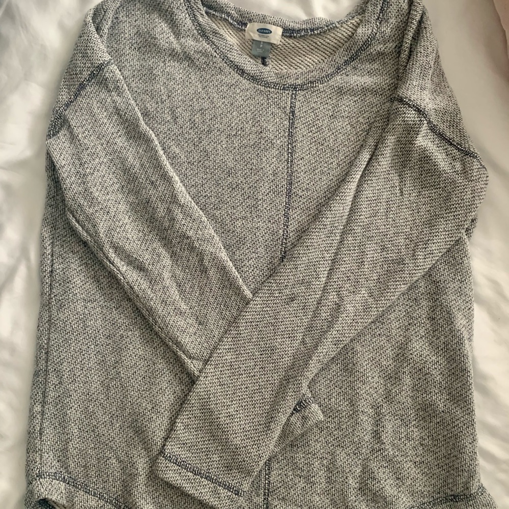 NAVY AND WHITE SWEATER